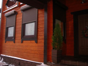 Рольставни для дома в коттеджном поселке