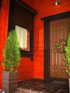 Рольставни для дома в коттеджном поселке