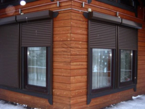 Рольставни для дома в коттеджном поселке