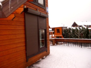 Рольставни для дома в коттеджном поселке