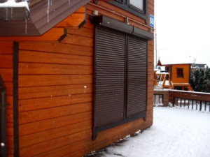 Рольставни для дома в коттеджном поселке