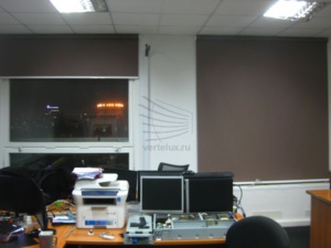 Рулонные шторы больших размеров в телецентре