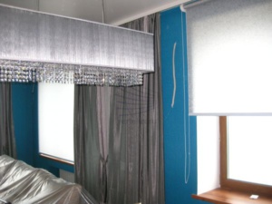 Рулонные шторы в гостевой