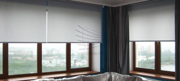 Рулонные шторы в зале