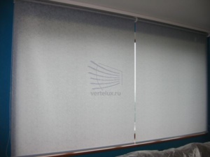 Рулонные шторы в зале