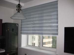 Рулонные шторы день-ночь на кухню