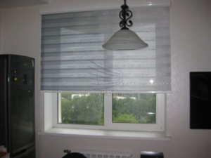 Рулонные шторы день-ночь на кухню