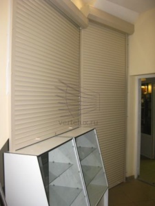 Рольставни в торговом центре