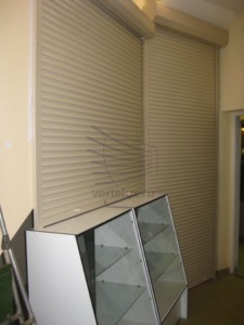 Рольставни в торговом центре