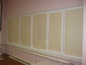 Кассетные рулонные шторы в производственном помещении