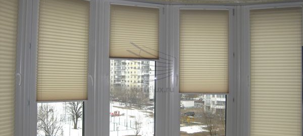 шторы плиссе в гостиной