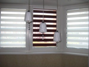 Рулонные шторы день-ночь белый с красным