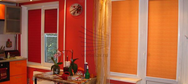 Рулонные шторы на кухню