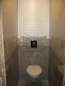 Рольставни за унитазом