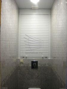 Рольставни за унитазом