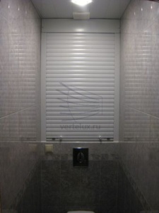 Рольставни за унитазом