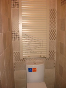 Сантехнические рольставни в туалете