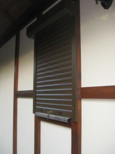 Рольставни на окно в дом