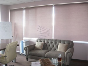 Рулонные шторы на окна в офис
