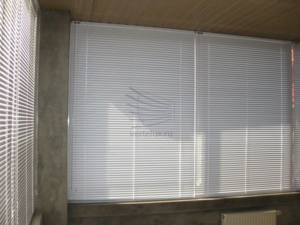 Горизонтальные жалюзи на окна