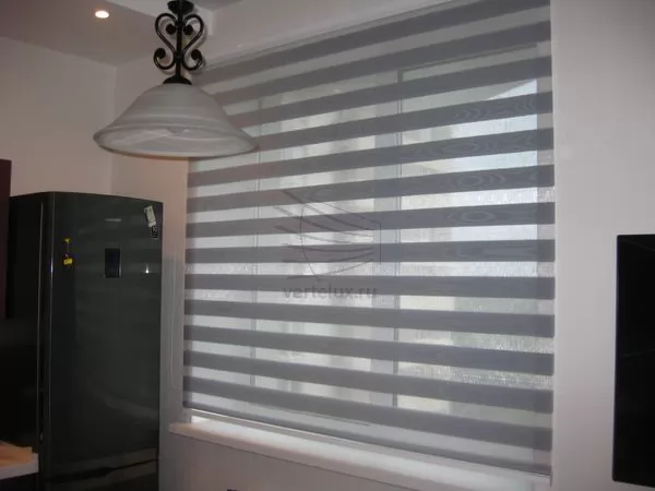 Рулонные шторы день-ночь на кухню