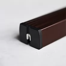 Коричневый